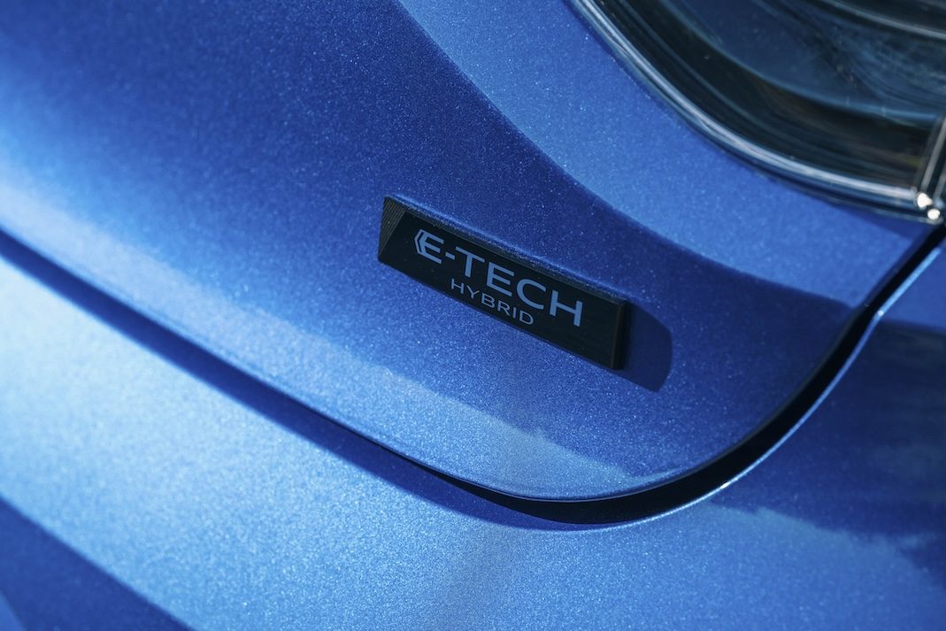 Renault Clio E-tech badge