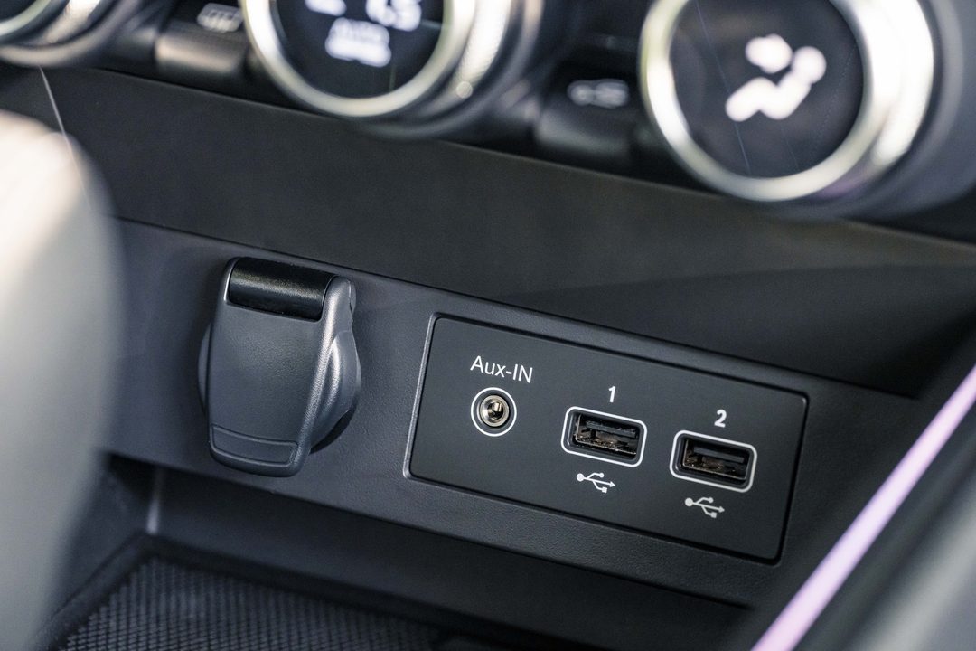 Renault Clio oplader input