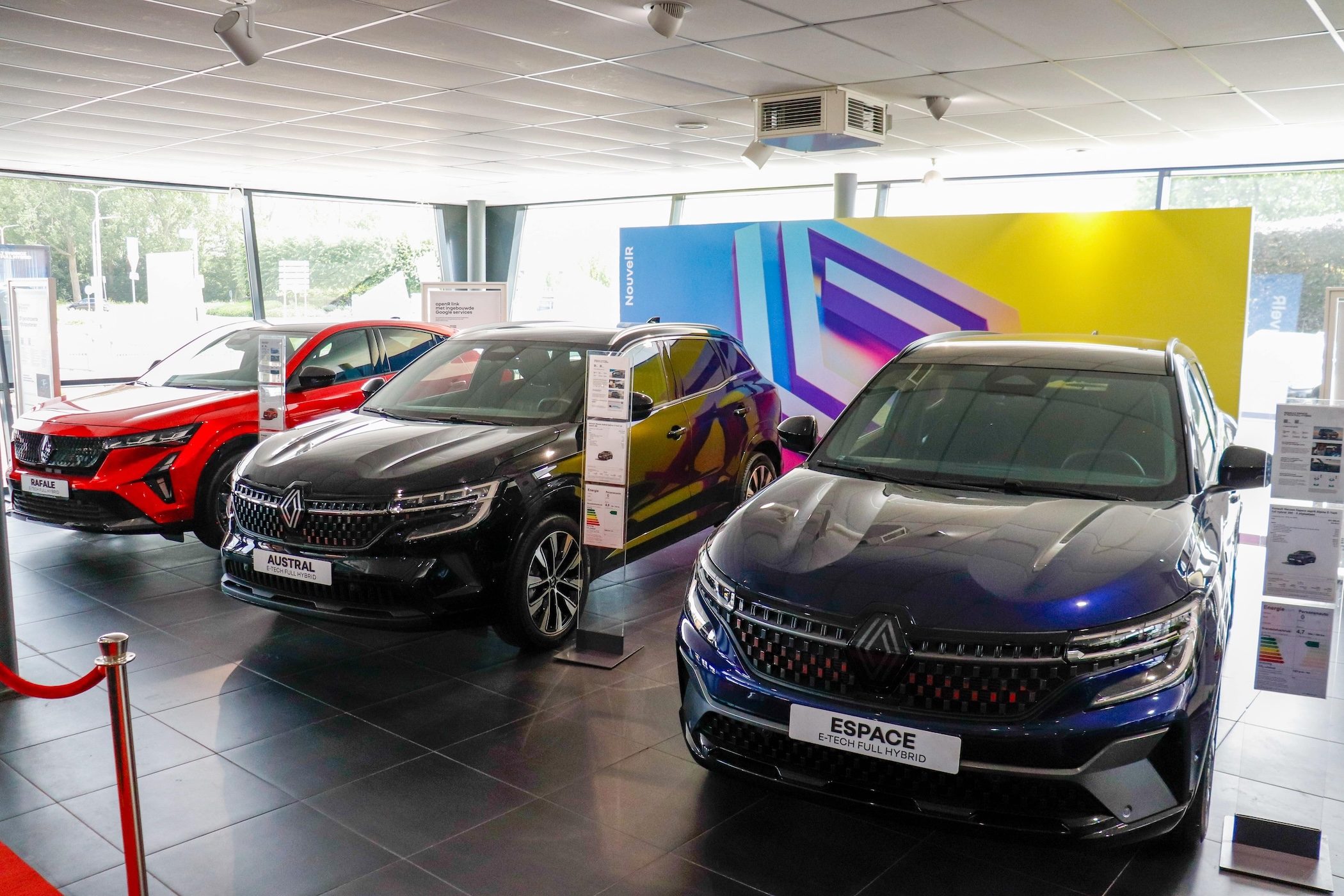Renault Niewendijk Aalsmeer Showroom