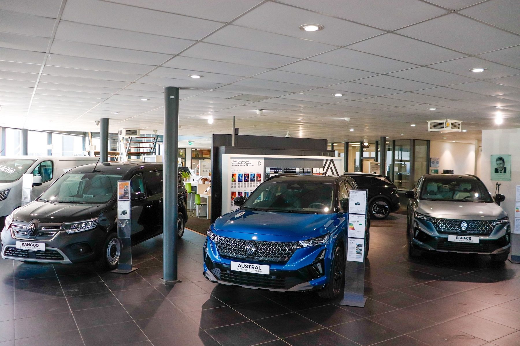 Renault Nieuwendijk Aalsmeer showroom