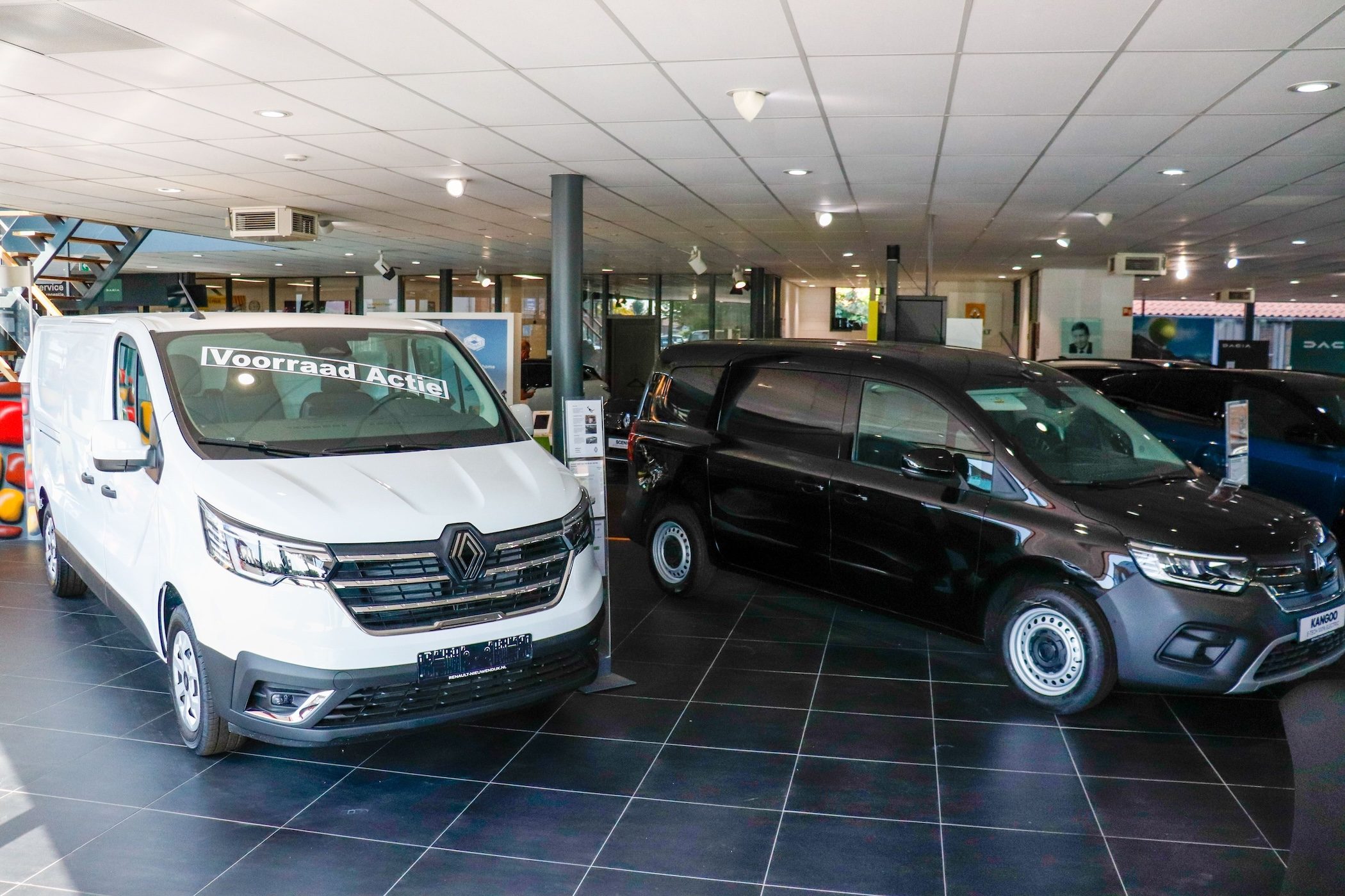 Renault Nieuwendijk Aalsmeer showroom bedrijfswagens