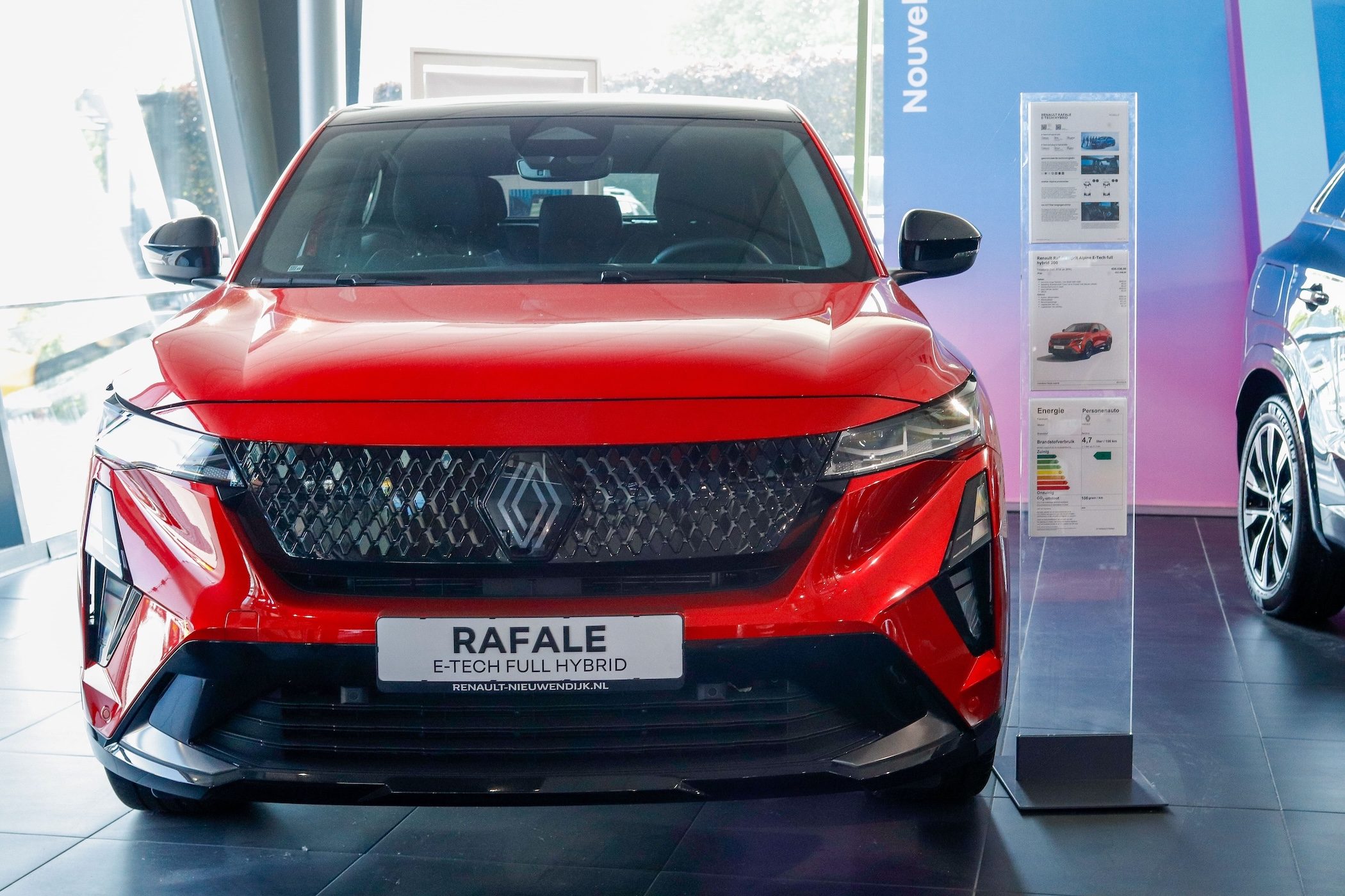 Renault Nieuwendijk Aalsmeer showroom Rafale