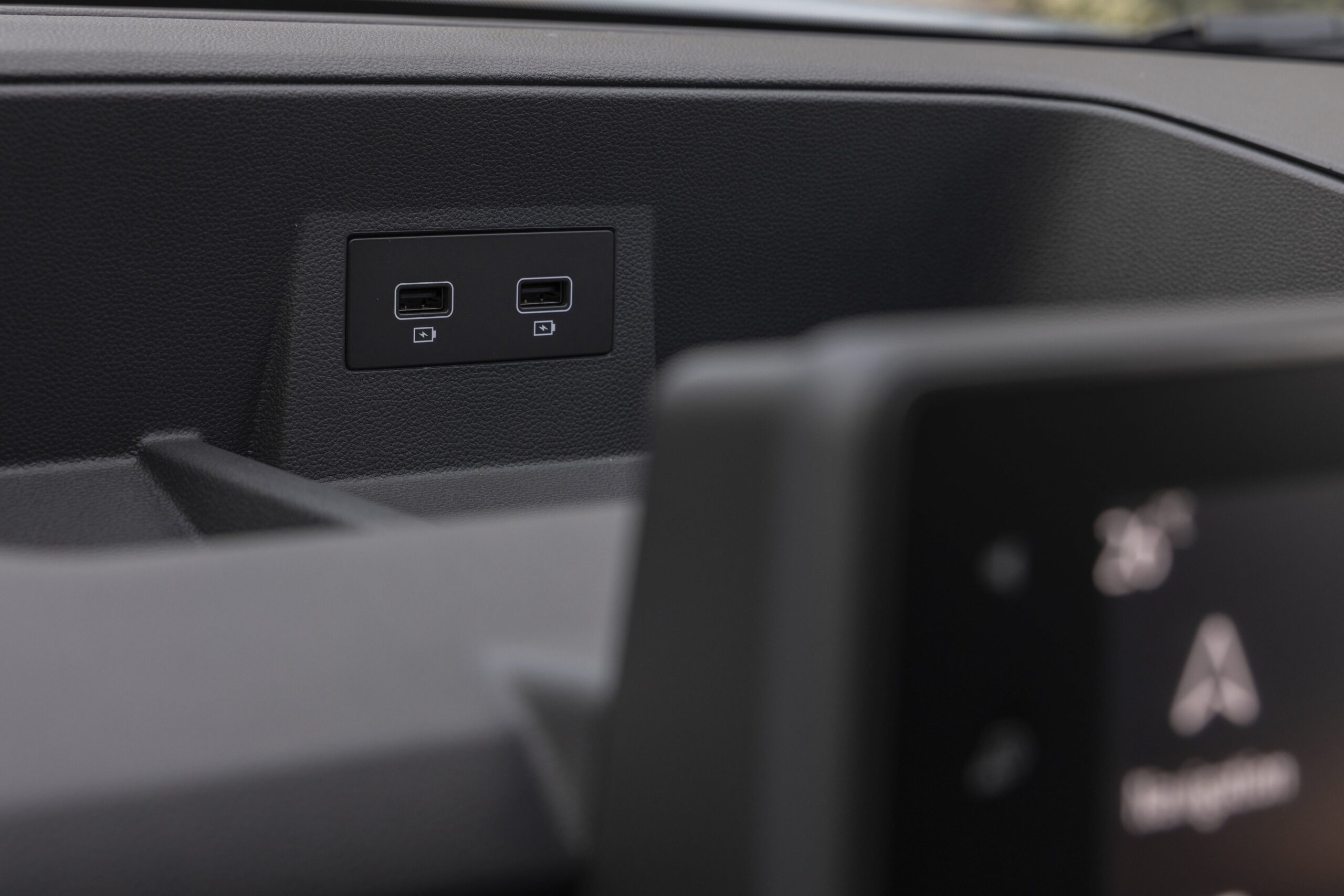 Renault Trafic USB-C input