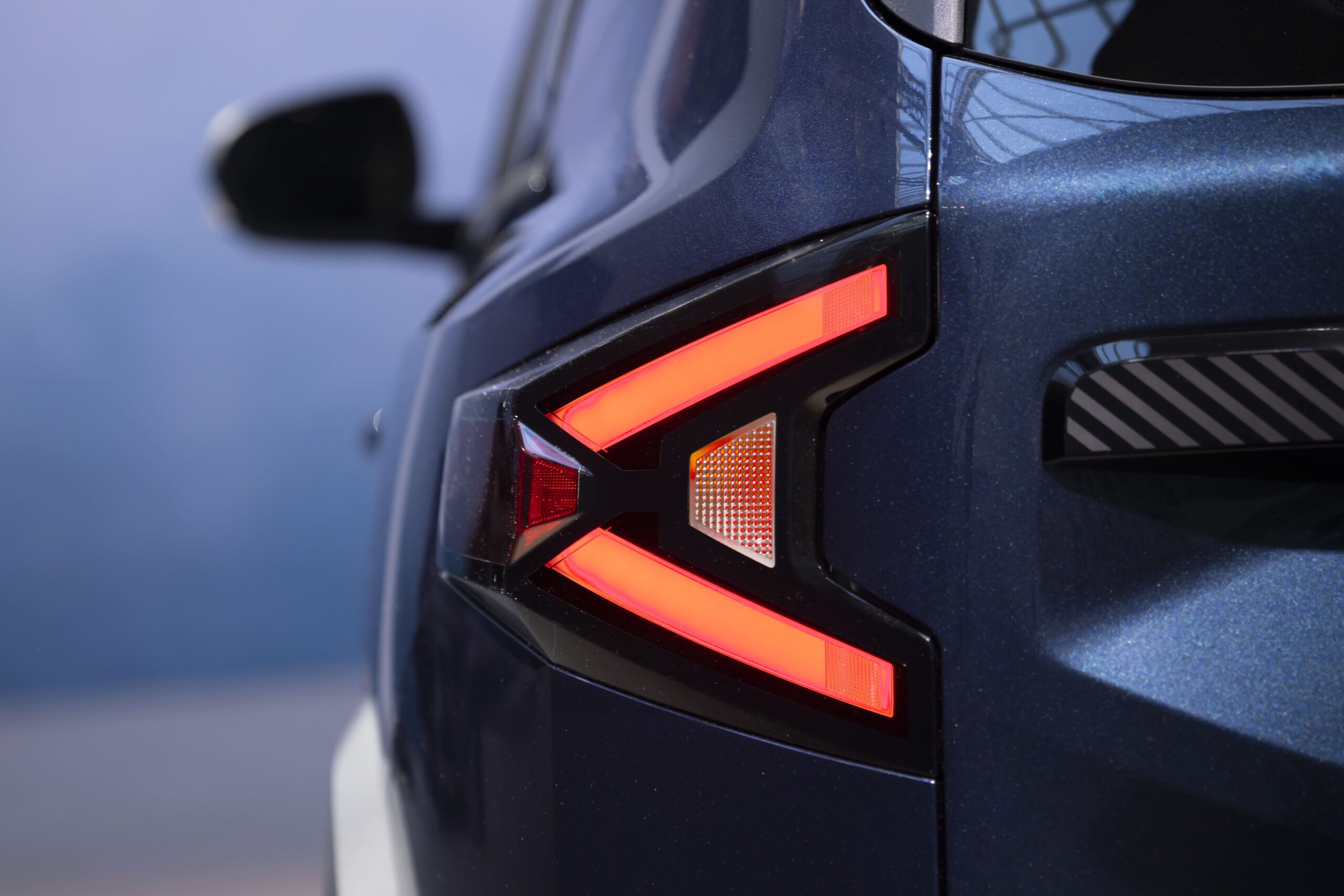 Nieuwe Dacia Bigster Y-vormig achterlicht