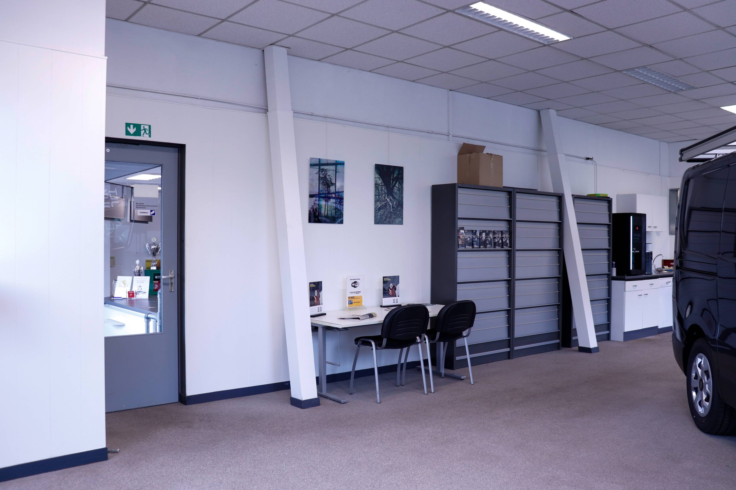 Renault Nieuwendijk Uithoorn showroom