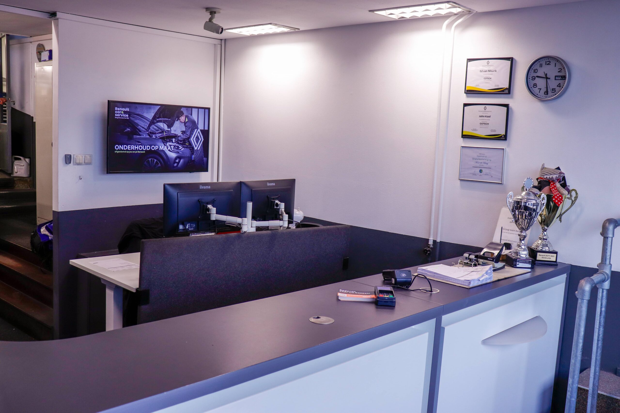 Renault dealer Uithoorn servicebalie