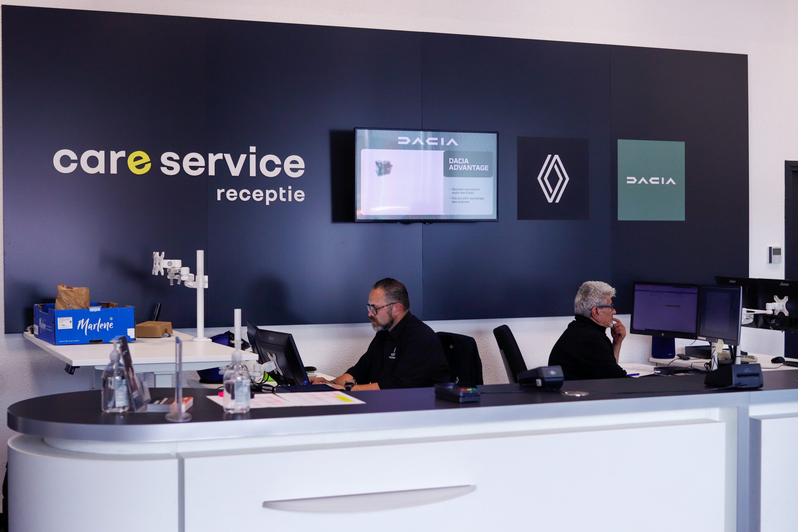 Renault Nieuwendijk Amsterdam-Zuidoost servicebalie