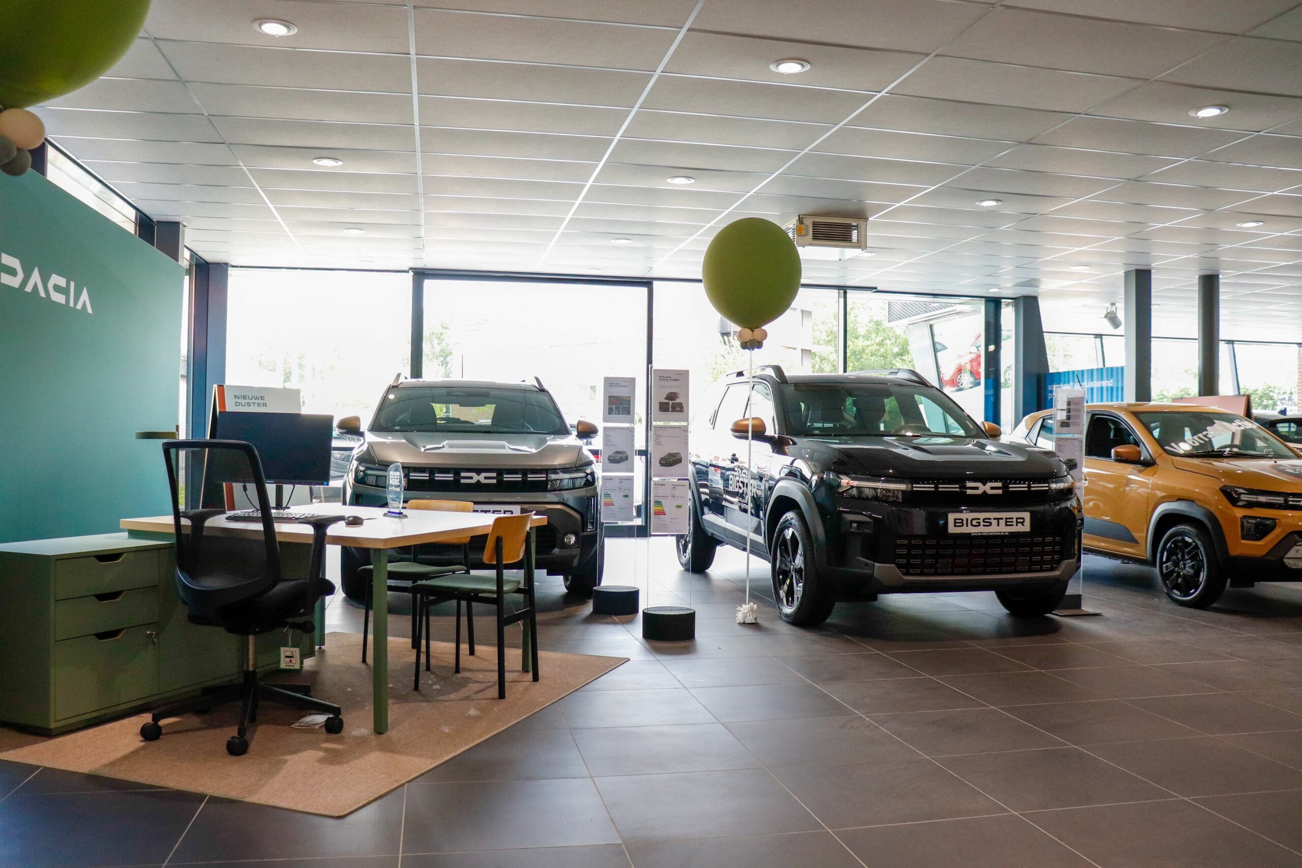 Dacia Nieuwendijk Aalsmeer showroom