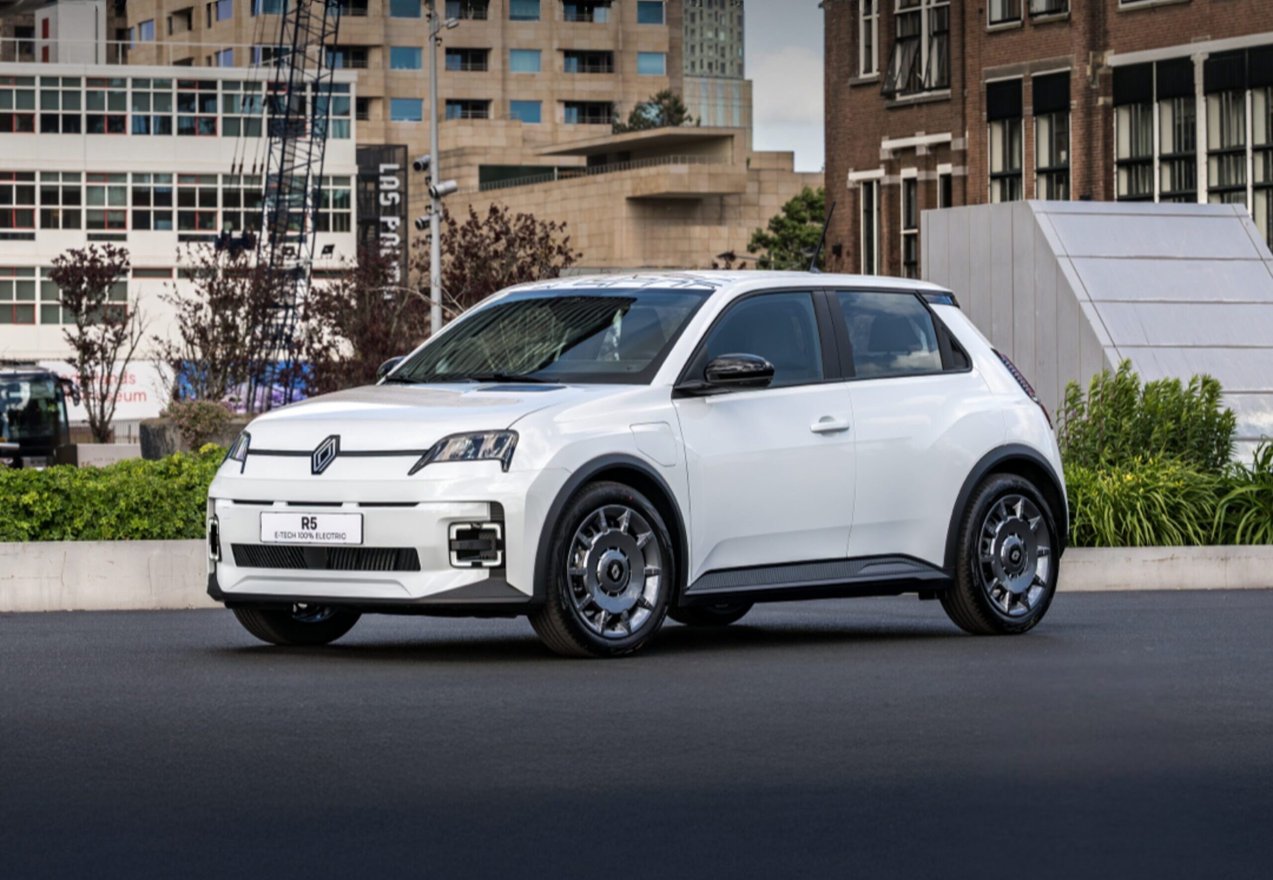 R5 Night & Day wit zijaanzicht